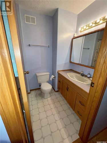 604 Donald Street, Hudson Bay, SK - Indoor Photo Showing Bathroom
