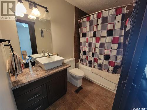5014 Telegraph Street, Macklin, SK - Indoor Photo Showing Bathroom