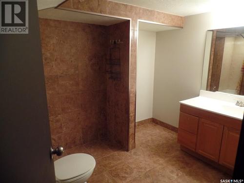 5014 Telegraph Street, Macklin, SK - Indoor Photo Showing Bathroom