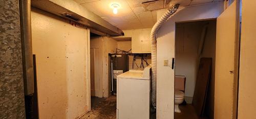 1911 Second Avenue, Trail, BC - Indoor Photo Showing Laundry Room