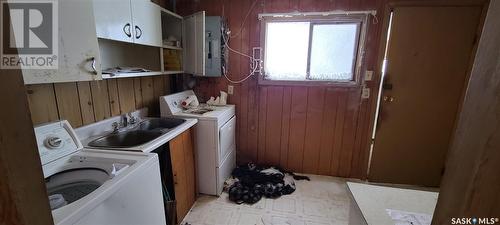 211 2Nd Avenue, Lampman, SK - Indoor Photo Showing Laundry Room