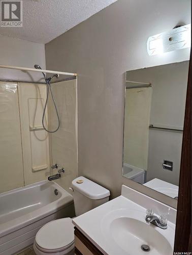 63 West Road, Kindersley, SK - Indoor Photo Showing Bathroom