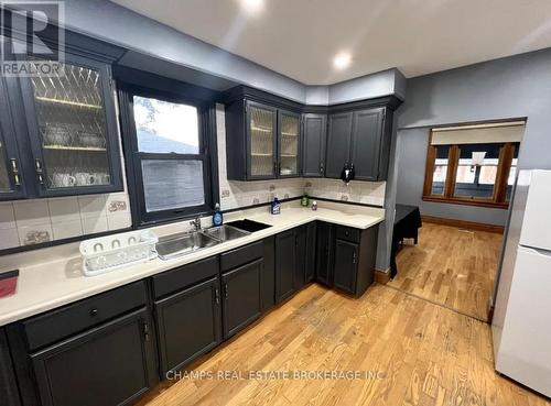 102 Queen Street S, New Tecumseth, ON - Indoor Photo Showing Kitchen With Double Sink