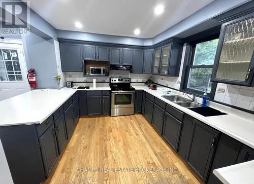102 Queen Street S, New Tecumseth, ON - Indoor Photo Showing Kitchen With Double Sink With Upgraded Kitchen