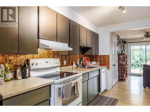 540 Bay Avenue, Kelowna, BC - Indoor Photo Showing Kitchen