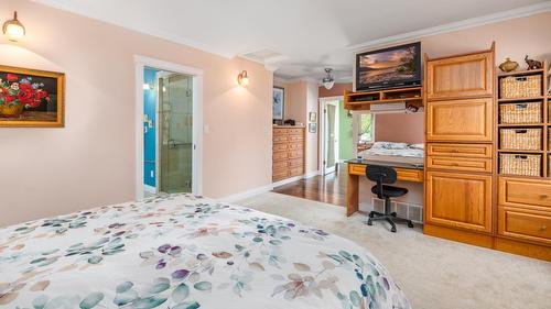 618 & 614 Murdoch Street, Creston, BC - Indoor Photo Showing Bedroom