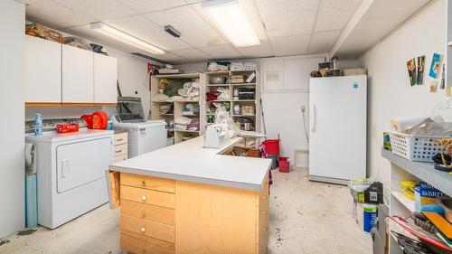 618 & 614 Murdoch Street, Creston, BC - Indoor Photo Showing Laundry Room