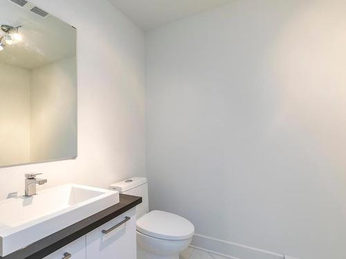 Bathroom - 955 Rue Richelieu, Brossard, QC - Indoor Photo Showing Bathroom