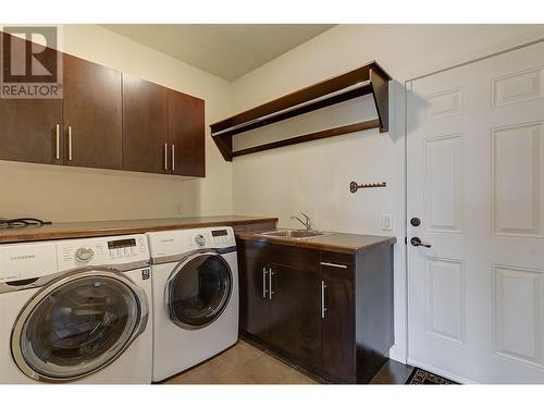 3613 Empire Place, West Kelowna, BC - Indoor Photo Showing Laundry Room