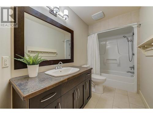 3613 Empire Place, West Kelowna, BC - Indoor Photo Showing Bathroom