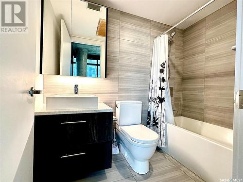 804 490 2Nd Avenue S, Saskatoon, SK - Indoor Photo Showing Bathroom