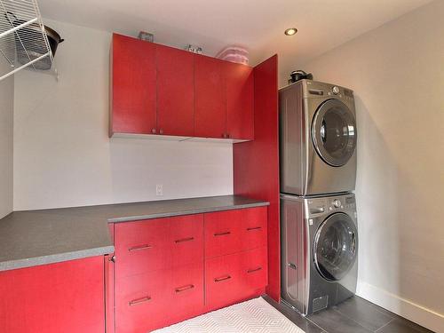Salle de lavage - 107 Rue Chabot, Val-D'Or, QC - Indoor Photo Showing Laundry Room