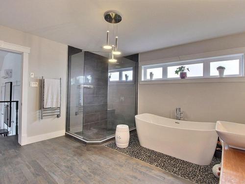 Salle de bains attenante Ã  la CCP - 107 Rue Chabot, Val-D'Or, QC - Indoor Photo Showing Bathroom