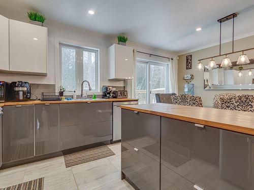 Kitchen - 422 Mtée De L'Église, Saint-Colomban, QC - Indoor Photo Showing Kitchen With Double Sink