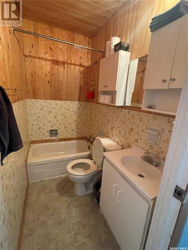 613 Westview Drive S, Leslie Beach, SK - Indoor Photo Showing Bathroom