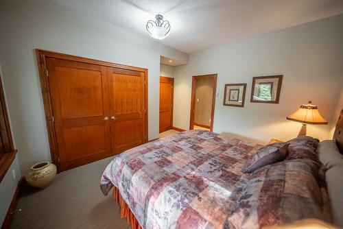9 Cedar Bowl Crescent, Fernie, BC - Indoor Photo Showing Bedroom
