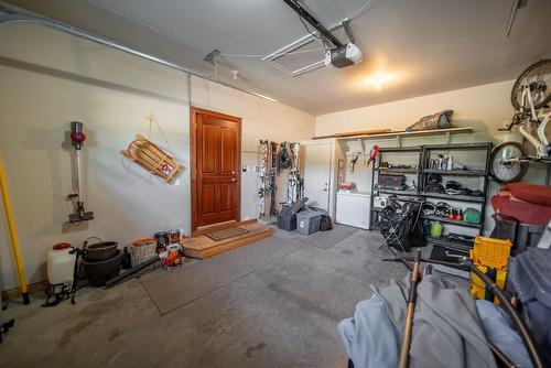 9 Cedar Bowl Crescent, Fernie, BC - Indoor Photo Showing Garage