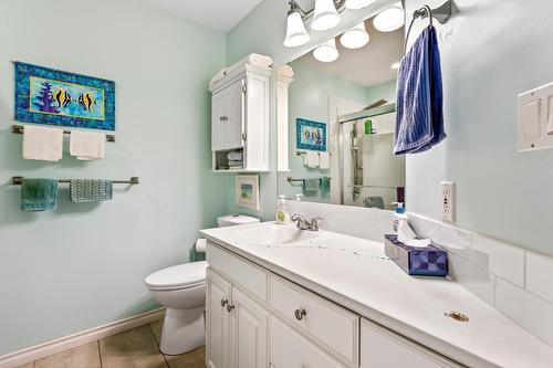 1037 11Th Avenue N, Creston, BC - Indoor Photo Showing Bathroom