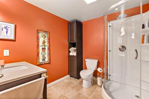 1037 11Th Avenue N, Creston, BC - Indoor Photo Showing Bathroom
