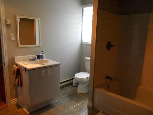 Salle de bains attenante Ã  la CCP - 104 Rue Pelletier, Les Méchins, QC - Indoor Photo Showing Bathroom