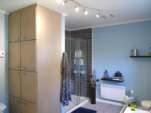 Salle de bains - 104 Rue Pelletier, Les Méchins, QC - Indoor Photo Showing Bathroom