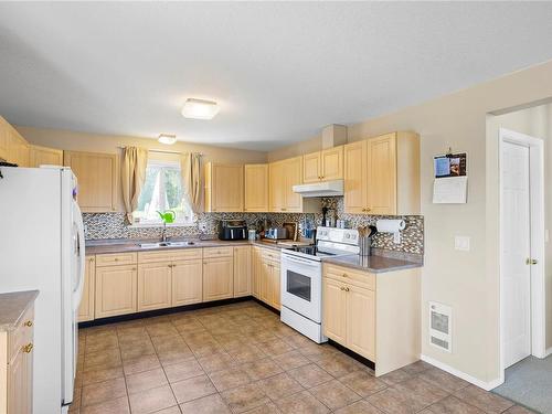 2868 Whistler Rd, Qualicum Beach, BC - Indoor Photo Showing Kitchen With Double Sink