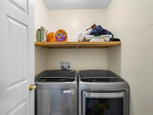 2868 Whistler Rd, Qualicum Beach, BC - Indoor Photo Showing Laundry Room