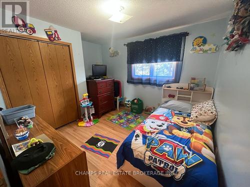 2528 Dawson Road, Thunder Bay, ON - Indoor Photo Showing Bedroom