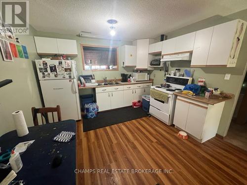 2528 Dawson Road, Thunder Bay, ON - Indoor Photo Showing Kitchen With Double Sink