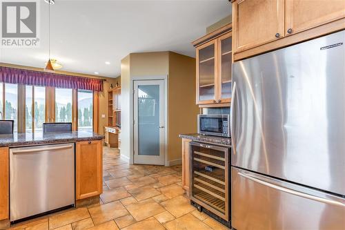 431 Upper Bench Road N, Penticton, BC - Indoor Photo Showing Kitchen