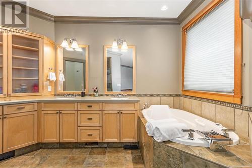 431 Upper Bench Road N, Penticton, BC - Indoor Photo Showing Bathroom