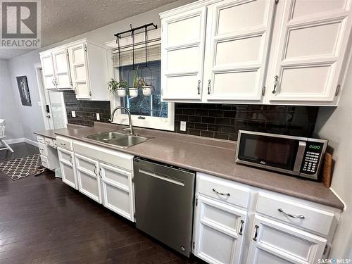 61 Riverbend Crescent, Battleford, SK - Indoor Photo Showing Kitchen With Double Sink