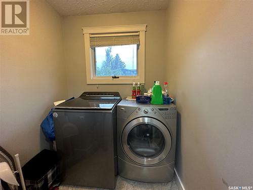 61 Riverbend Crescent, Battleford, SK - Indoor Photo Showing Laundry Room