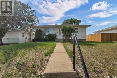 220 Central Avenue S, Swift Current, SK - Outdoor