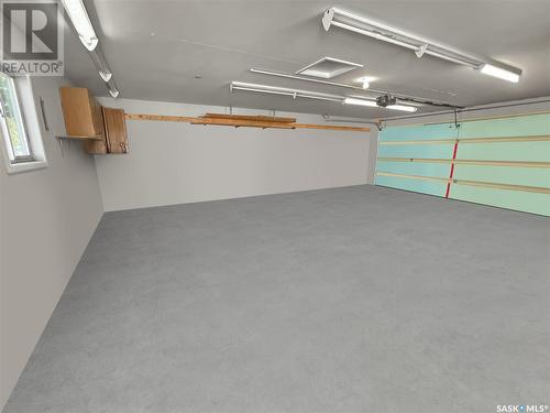 220 Central Avenue S, Swift Current, SK - Indoor Photo Showing Garage