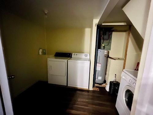 Salle de lavage - 931  - 937 Rue Du Bagouin, Havre-Saint-Pierre, QC - Indoor Photo Showing Laundry Room