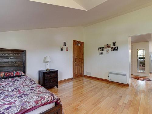 Master bedroom - 212 Evergreen Drive, Beaconsfield, QC - Indoor Photo Showing Bedroom