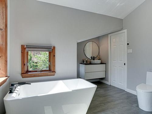 Salle de bains attenante Ã  la CCP - 212 Evergreen Drive, Beaconsfield, QC - Indoor Photo Showing Bathroom