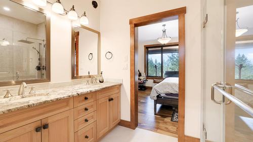 2621 Brewer Ridge Rise, Invermere, BC - Indoor Photo Showing Bathroom