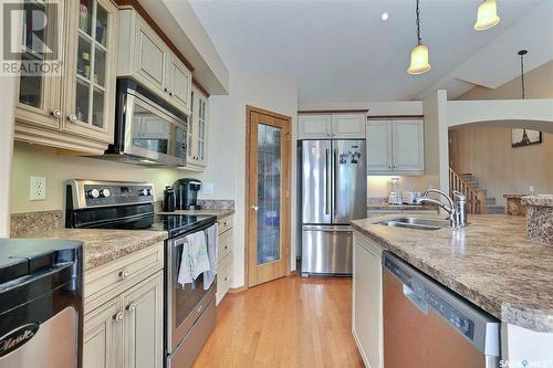 205 Grove Avenue, Saskatchewan Beach, SK - Indoor Photo Showing Kitchen With Double Sink With Upgraded Kitchen