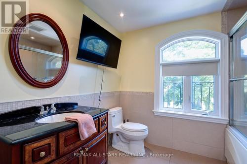 23 Cranborne Chase, Whitchurch-Stouffville, ON - Indoor Photo Showing Bathroom