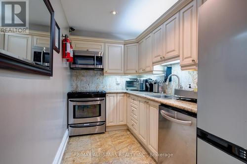 23 Cranborne Chase, Whitchurch-Stouffville, ON - Indoor Photo Showing Kitchen