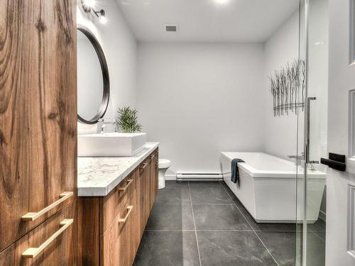 Bathroom - 185 21E Rue O., Venise-En-Québec, QC 
