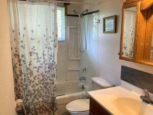 24 Laverty Road, Red Lake, ON - Indoor Photo Showing Bathroom