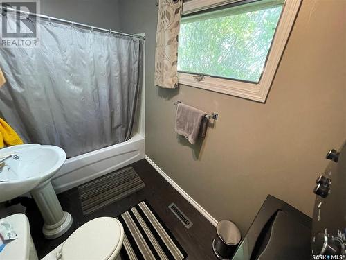 410 Central Avenue, Buchanan, SK - Indoor Photo Showing Bathroom