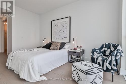 #4703 -1 Yorkville Ave, Toronto, ON - Indoor Photo Showing Bedroom