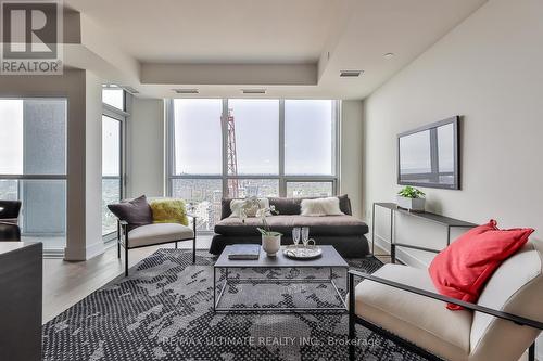 #4703 -1 Yorkville Ave, Toronto, ON - Indoor Photo Showing Living Room