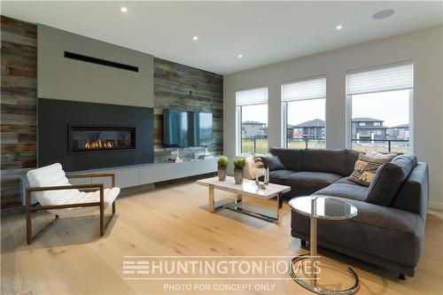 26 Cuthbertson Avenue, Winnipeg, MB - Indoor Photo Showing Living Room With Fireplace
