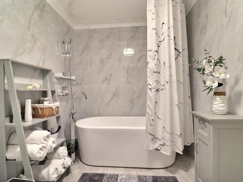 Bathroom - 8885 Rue D'Urfé, Québec (Charlesbourg), QC - Indoor Photo Showing Bathroom