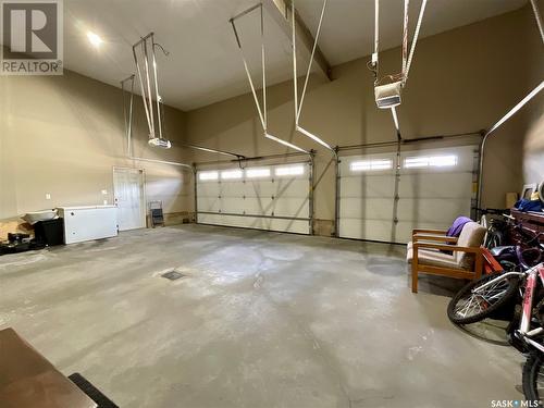 6005 Eagles Cove, Regina, SK - Indoor Photo Showing Garage